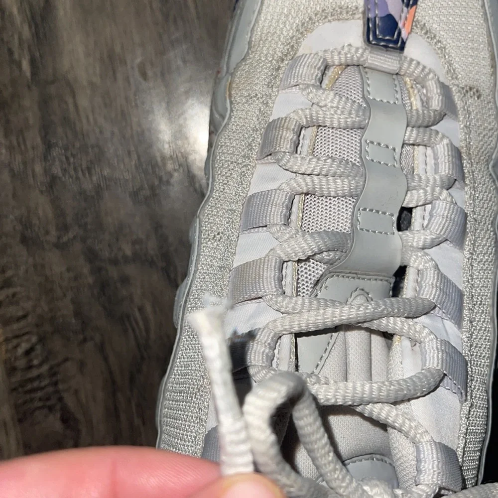 Woman’s Nike’s - Picture 6 of 6